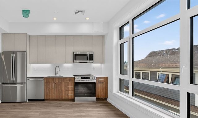 13 Warwick St 303, Somerville, MA 02144