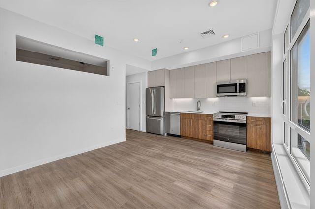 13 Warwick St 303, Somerville, MA 02144