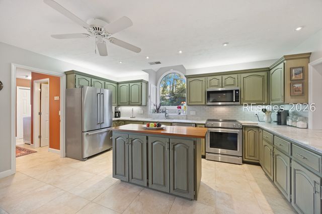 2 Horseman Ln, Hilton Head Island, SC 29926