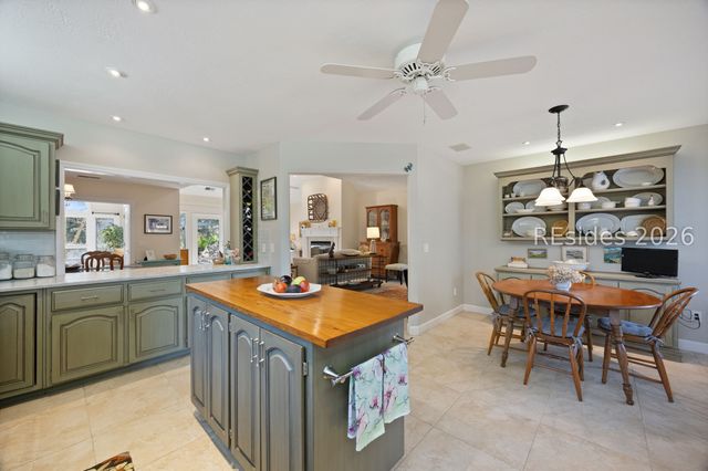 2 Horseman Ln, Hilton Head Island, SC 29926