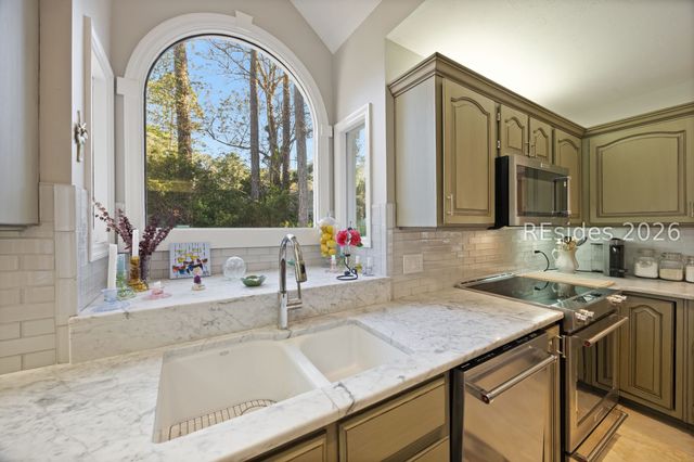 2 Horseman Ln, Hilton Head Island, SC 29926