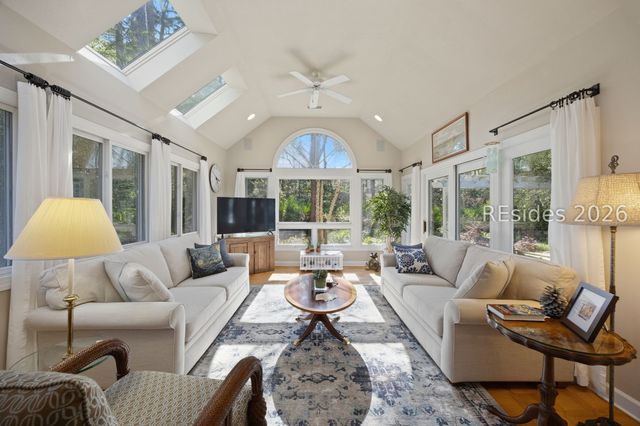 2 Horseman Ln, Hilton Head Island, SC 29926