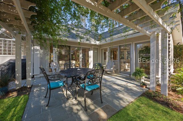 2 Horseman Ln, Hilton Head Island, SC 29926