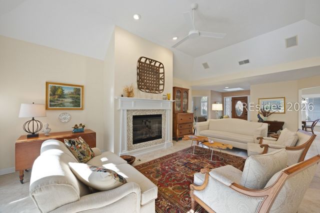 2 Horseman Ln, Hilton Head Island, SC 29926