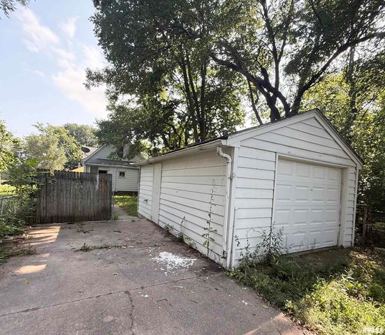 717 W MACQUEEN Avenue, Peoria, IL 61604