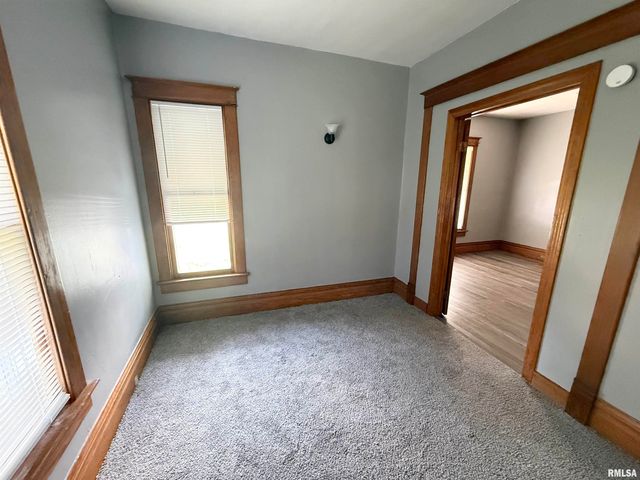 717 W MACQUEEN Avenue, Peoria, IL 61604