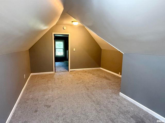 717 W MACQUEEN Avenue, Peoria, IL 61604