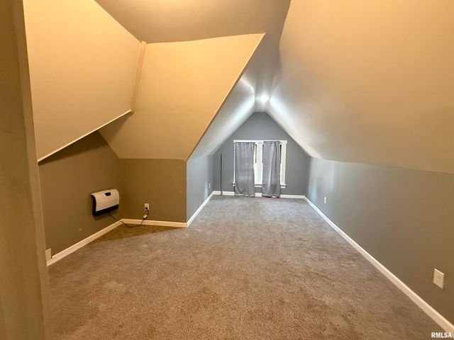717 W MACQUEEN Avenue, Peoria, IL 61604