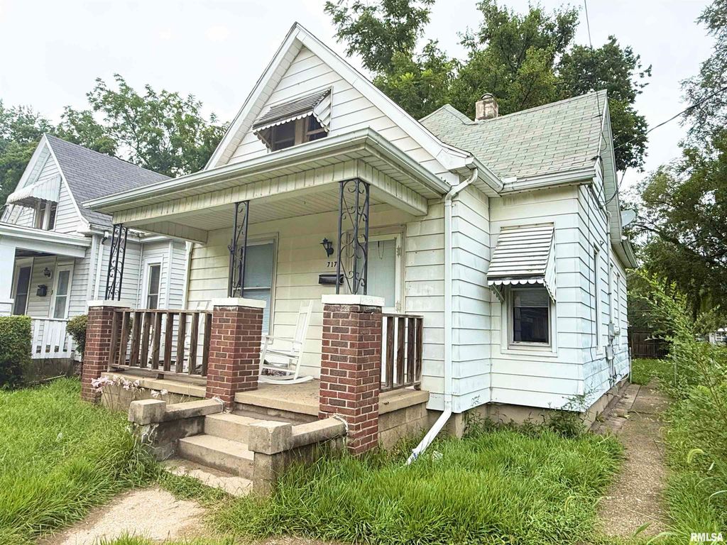 717 W MACQUEEN Avenue, Peoria, IL 61604