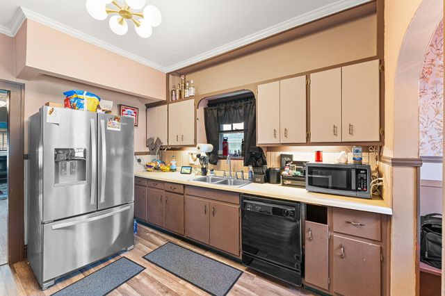 8829 Parrish Avenue, Highland, IN 46322