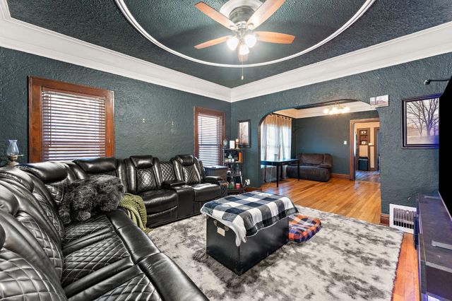 8829 Parrish Avenue, Highland, IN 46322