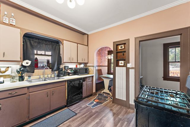 8829 Parrish Avenue, Highland, IN 46322