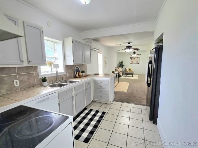 1520 S Peninsula Drive W, Cleveland, OK 74020