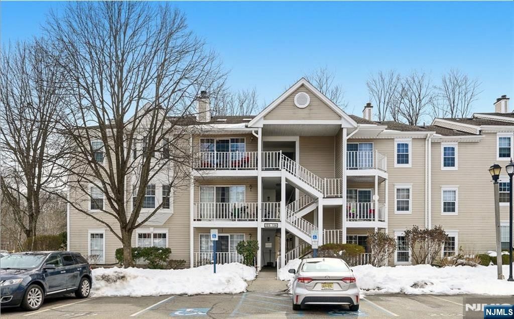 128 Raintree Lane, Mahwah, NJ 07430