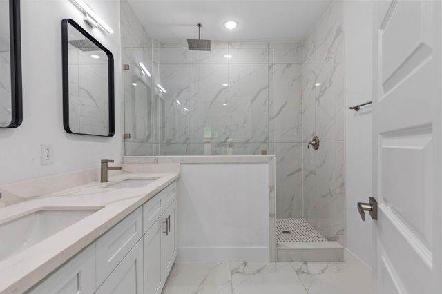 8109 Hamlet Street B, Houston, TX 77078