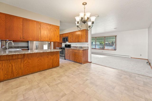 2807 Edgewood Drive N, Fargo, ND 58102