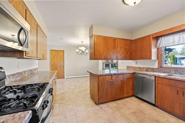 2807 Edgewood Drive N, Fargo, ND 58102