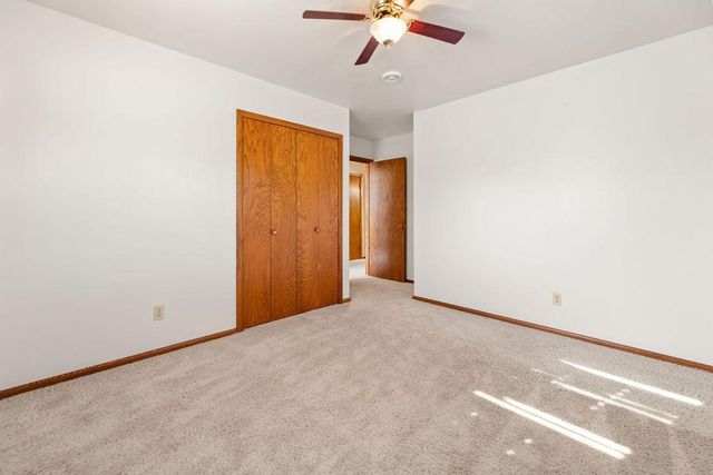 2807 Edgewood Drive N, Fargo, ND 58102