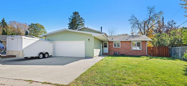 2807 Edgewood Drive N, Fargo, ND 58102