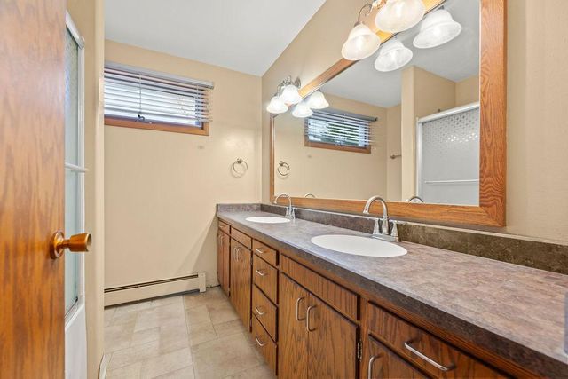 2807 Edgewood Drive N, Fargo, ND 58102