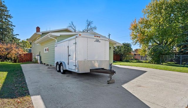 2807 Edgewood Drive N, Fargo, ND 58102