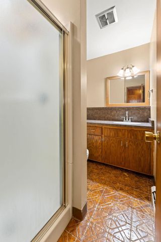 2807 Edgewood Drive N, Fargo, ND 58102