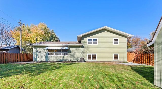 2807 Edgewood Drive N, Fargo, ND 58102