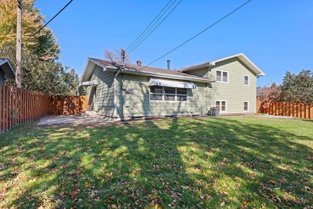 2807 Edgewood Drive N, Fargo, ND 58102