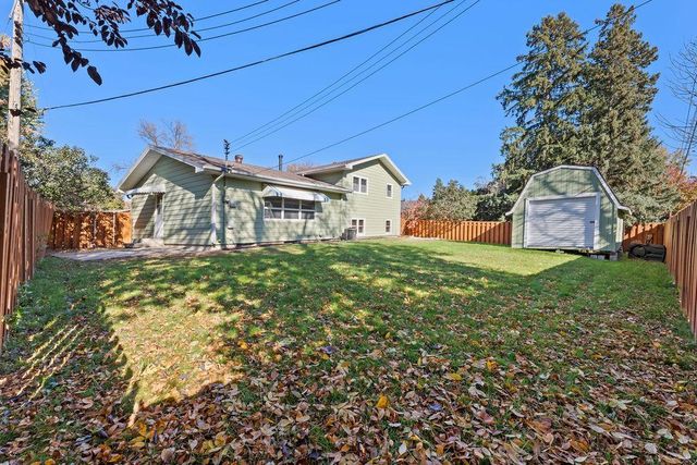 2807 Edgewood Drive N, Fargo, ND 58102