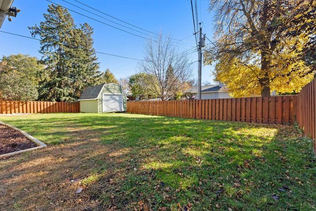 2807 Edgewood Drive N, Fargo, ND 58102