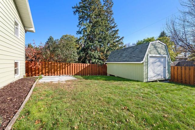 2807 Edgewood Drive N, Fargo, ND 58102