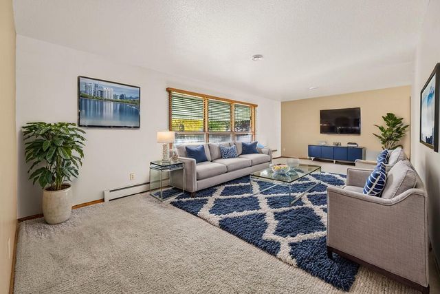 2807 Edgewood Drive N, Fargo, ND 58102