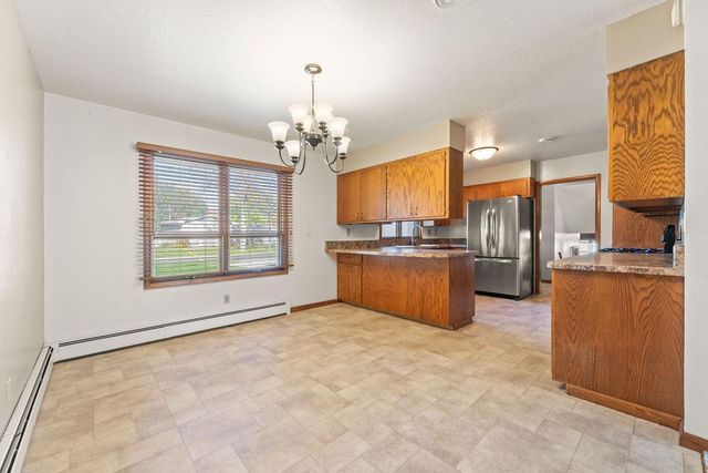 2807 Edgewood Drive N, Fargo, ND 58102