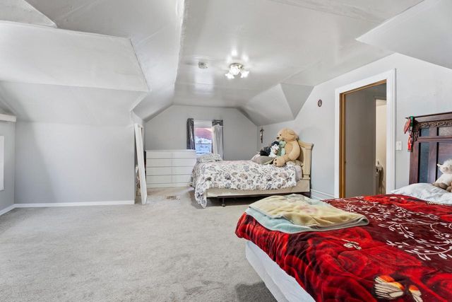 2068 S 32nd STREET, Milwaukee, WI 53215