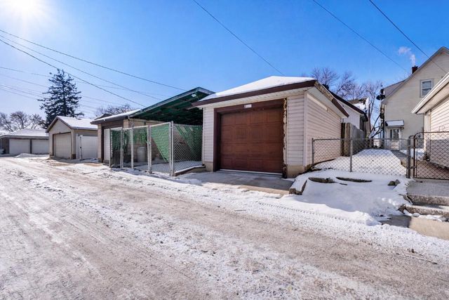 2068 S 32nd STREET, Milwaukee, WI 53215