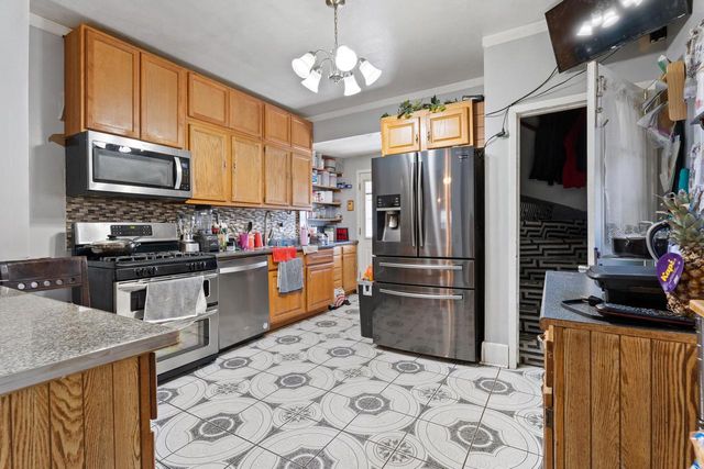 2068 S 32nd STREET, Milwaukee, WI 53215