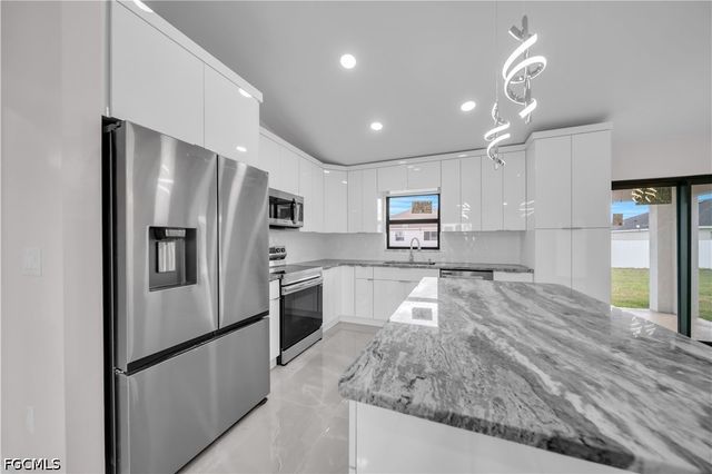 526 Kismet PKWY W, Cape Coral, FL 33993