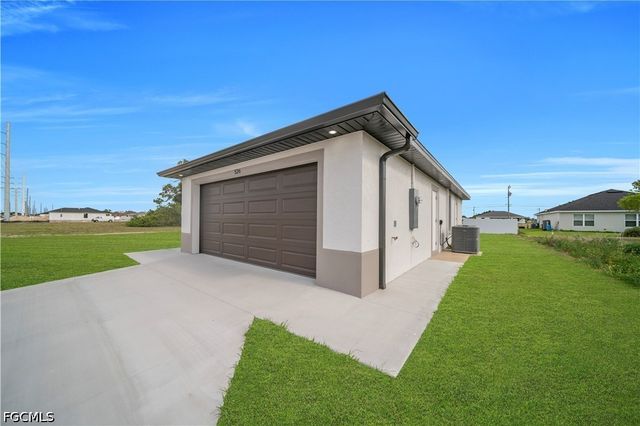 526 Kismet PKWY W, Cape Coral, FL 33993