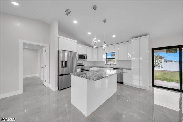 526 Kismet PKWY W, Cape Coral, FL 33993