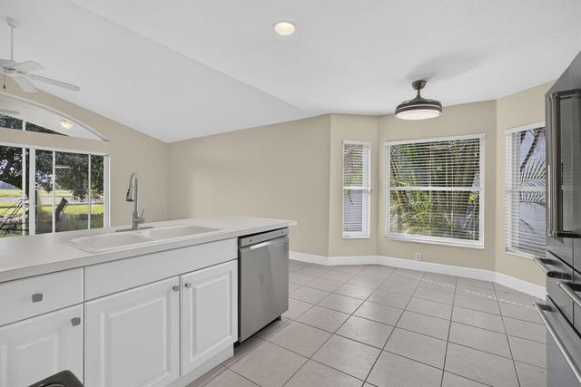 2146 COUNTRY GOLF Drive, Wellington, FL 33414