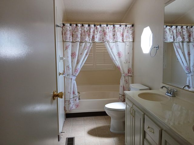 2459 N Oaks Street 127, Tulare, CA 93274