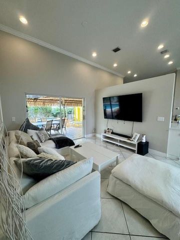 6972 NW 19th Street, Margate, FL 33063