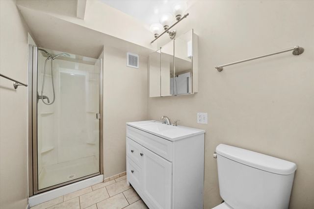 406 Lageschulte Street, Barrington, IL 60010