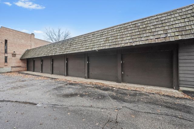 406 Lageschulte Street, Barrington, IL 60010