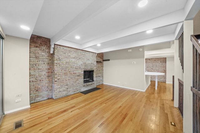 406 Lageschulte Street, Barrington, IL 60010