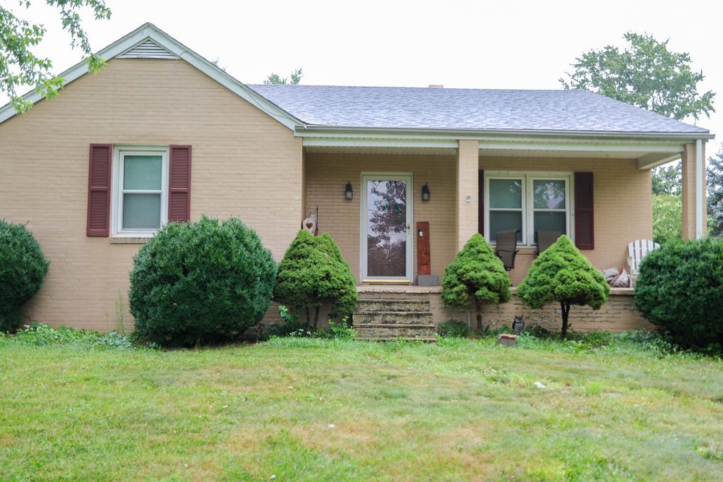 44 STUART AVE, Stuarts Draft, VA 24477
