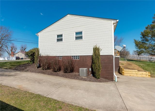 30 Marilou Dr, Penn Twp, PA 15644