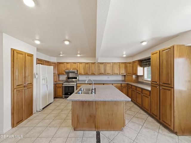 11036 SAM SNEAD Drive, El Paso, TX 79936