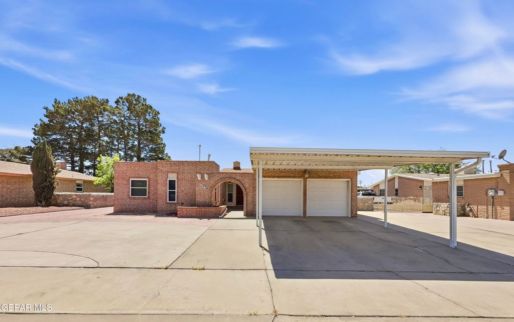 11036 SAM SNEAD Drive, El Paso, TX 79936