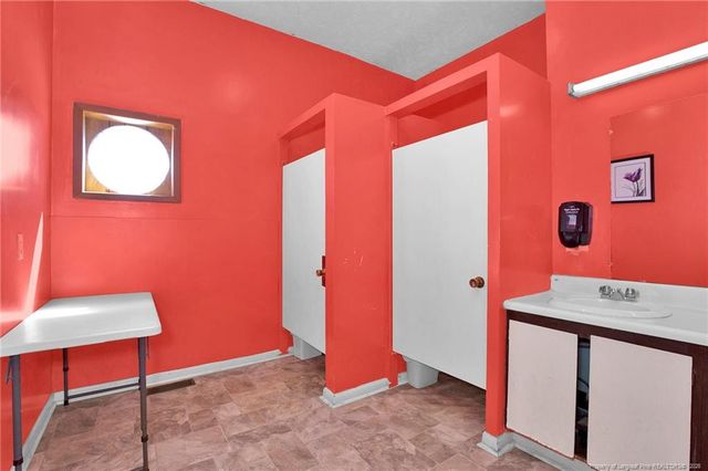 2177 N Roberts Road, Lumberton, NC 28358